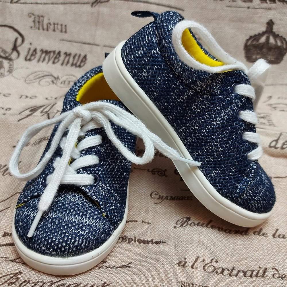 Koala Kids Lace Up Sneakers Size 5